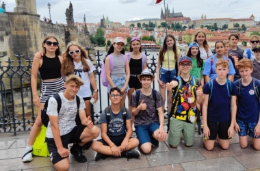 Výlet sedmáků do Prahy: Den plný historie, zábavy a nových zážitků