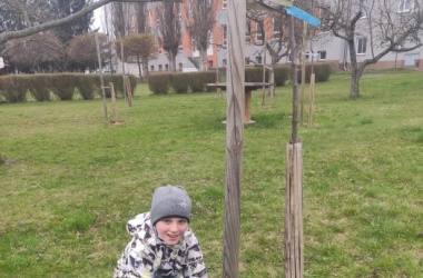 ŽIVÁ ŠKOLNÍ ZAHRADA - Jarní údržba duben 2023