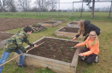 ŽIVÁ ŠKOLNÍ ZAHRADA - Jarní údržba duben 2023
