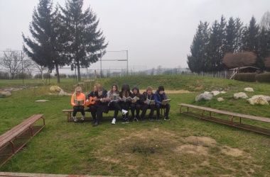 ŽIVÁ ŠKOLNÍ ZAHRADA - Jarní údržba duben 2023