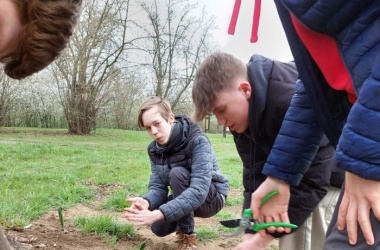 ŽIVÁ ŠKOLNÍ ZAHRADA - Jarní údržba březen 2023