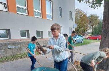 ŽIVÁ ŠKOLNÍ ZAHRADA - Podzimní údržba listopad 2022