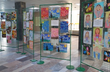 Výstava výtvarných prací v kasárnách