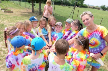 ŽIVÁ ŠKOLNÍ ZAHRADA - Třída 1.B na cestě za pokladem