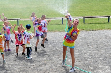 ŽIVÁ ŠKOLNÍ ZAHRADA - Třída 1.B na cestě za pokladem