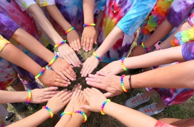 ŽIVÁ ŠKOLNÍ ZAHRADA - Třída 1.B na cestě za pokladem