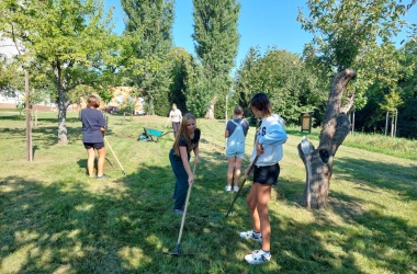 ŽIVÁ ŠKOLNÍ ZAHRADA - Podzimní údržba 2023