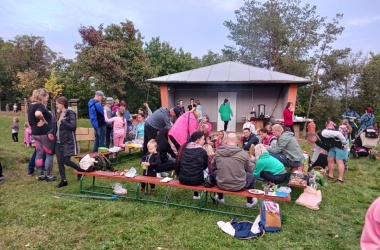 ŽIVÁ ŠKOLNÍ ZAHRADA - Tradiční družinová drakiáda