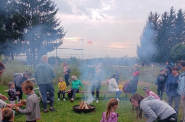 ŽIVÁ ŠKOLNÍ ZAHRADA - Tradiční družinová drakiáda