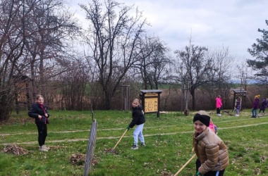 ŽIVÁ ŠKOLNÍ ZAHRADA - Jarní údržba březen 2024