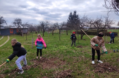 ŽIVÁ ŠKOLNÍ ZAHRADA - Jarní údržba březen 2024