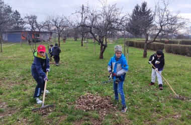 ŽIVÁ ŠKOLNÍ ZAHRADA - Jarní údržba březen 2024