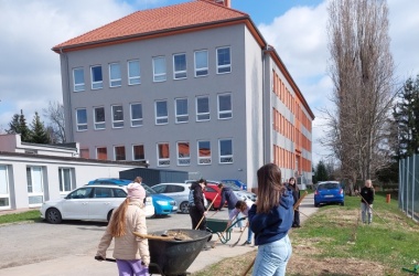 ŽIVÁ ŠKOLNÍ ZAHRADA - Jarní údržba březen 2024