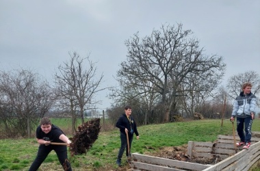 ŽIVÁ ŠKOLNÍ ZAHRADA - Jarní údržba březen 2024