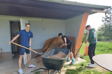 ŽIVÁ ŠKOLNÍ ZAHRADA - Jarní údržba duben 2024