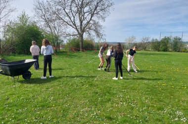 ŽIVÁ ŠKOLNÍ ZAHRADA - Jarní údržba duben 2024