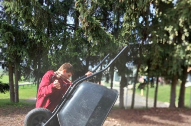 ŽIVÁ ŠKOLNÍ ZAHRADA - Jarní údržba duben 2024