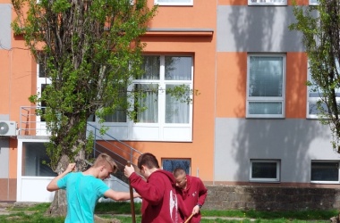 ŽIVÁ ŠKOLNÍ ZAHRADA - Jarní údržba duben 2024