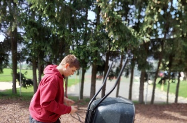 ŽIVÁ ŠKOLNÍ ZAHRADA - Jarní údržba duben 2024