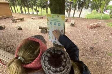 ŽIVÁ ŠKOLNÍ ZAHRADA - V 2.B slavíme Den Země