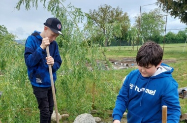 ŽIVÁ ŠKOLNÍ ZAHRADA - Jarní údržba květen 2024