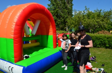 ŽIVÁ ŠKOLNÍ ZAHRADA - Družinové pálení čarodějnic