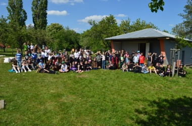 ŽIVÁ ŠKOLNÍ ZAHRADA - Družinové pálení čarodějnic