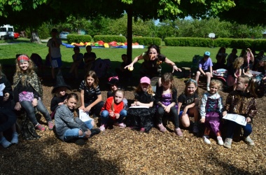 ŽIVÁ ŠKOLNÍ ZAHRADA - Družinové pálení čarodějnic