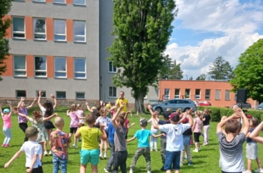 ŽIVÁ ŠKOLNÍ ZAHRADA - Družinové loučení se školním rokem
