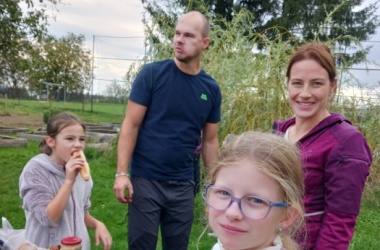 ŽIVÁ ŠKOLNÍ ZAHRADA - Setkání s rodiči při tradičním pouštění draků