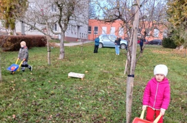 ŽIVÁ ŠKOLNÍ ZAHRADA - Návštěva dětí z MŠ Šikulka