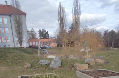 ŽIVÁ ŠKOLNÍ ZAHRADA - Údržba zahrady leden a únor 2025