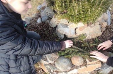 ŽIVÁ ŠKOLNÍ ZAHRADA - Údržba zahrady leden a únor 2025