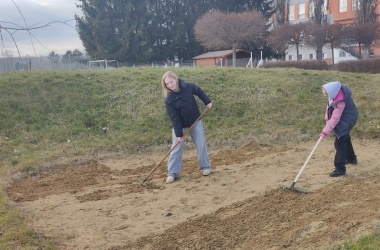 ŽIVÁ ŠKOLNÍ ZAHRADA - Údržba zahrady leden a únor 2025