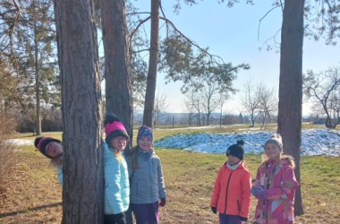 ŽIVÁ ŠKOLNÍ ZAHRADA - Družina i v únoru venku!