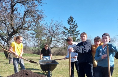 ŽIVÁ ŠKOLNÍ ZAHRADA - Údržba zahrady březen 2025