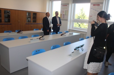 Zmodernizovaná učebna fyziky a fyzikální kabinet