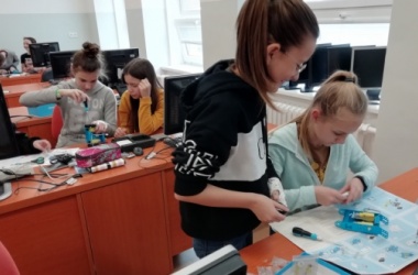 Rozšířená výuka informatiky na ZŠ Morávkova